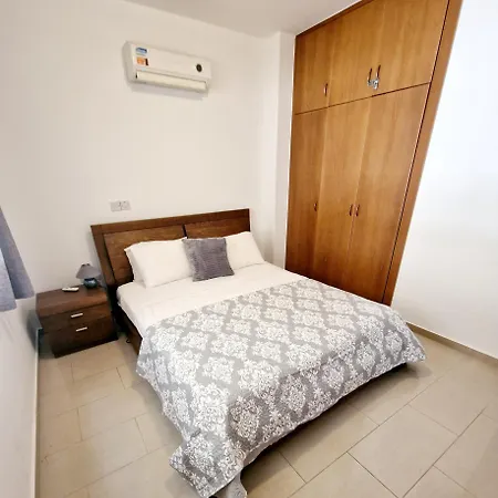 Ground Floor One Bedroom B2, 3 Pools, Free Wifi דירה