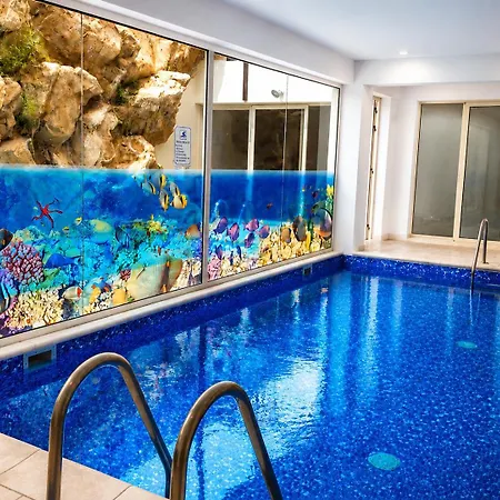 Ground Floor One Bedroom B2, 3 Pools, Free Wifi *