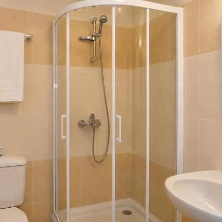 Ground Floor One Bedroom B2, 3 Pools, Free Wifi Apartment *