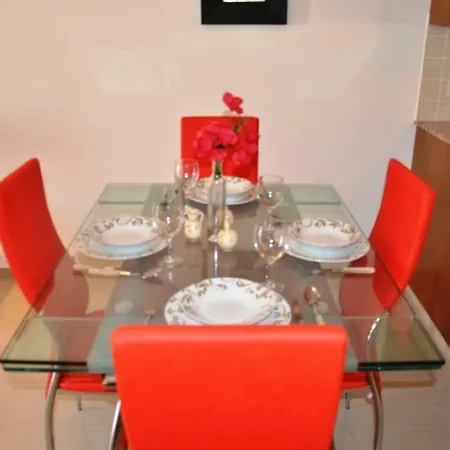 Ground Floor One Bedroom B2, 3 Pools, Free Wifi Apartment